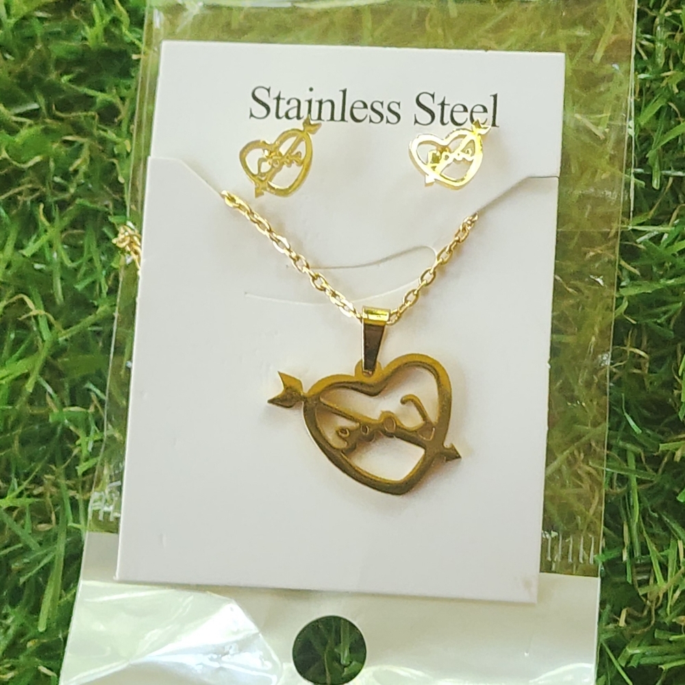 Gold Heart Pendant Necklace
